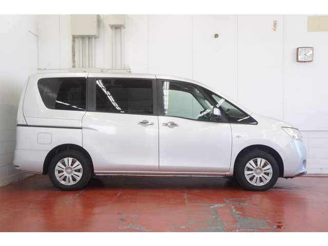 2011 Nissan Serena – thumbnail 4