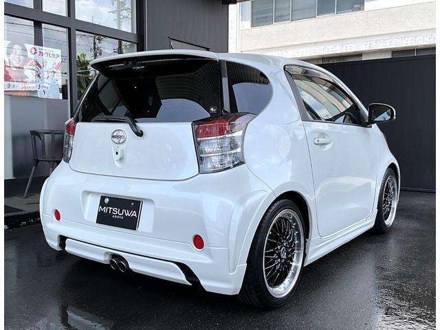 2009 Toyota iQ – thumbnail 3