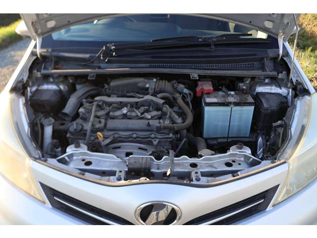 2011 Toyota Vitz – thumbnail 2