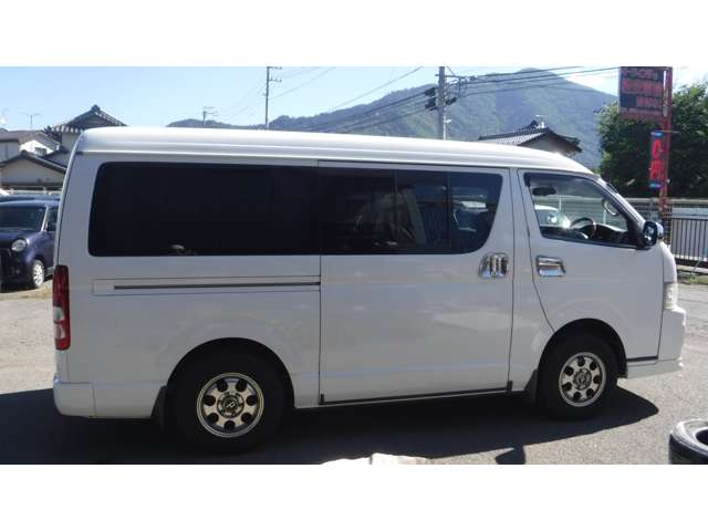 2008 Toyota Hiace – thumbnail 4
