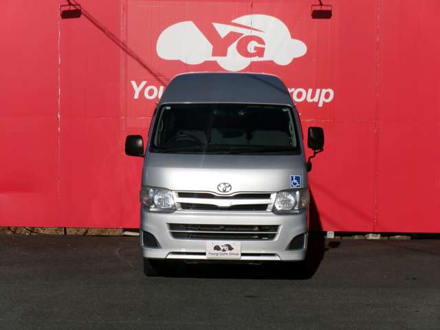 2011 Toyota Hiace – thumbnail 3