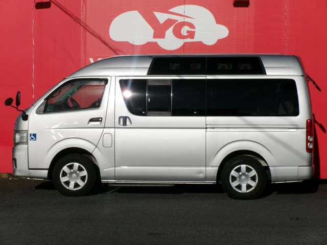 2011 Toyota Hiace – thumbnail 4