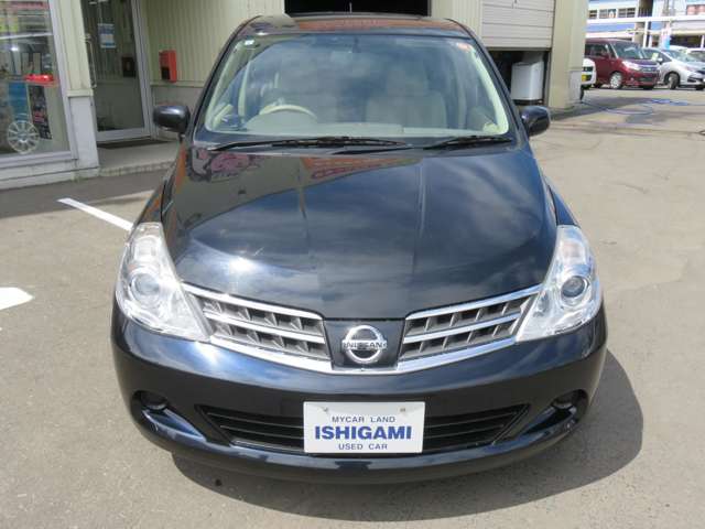 2011 Nissan Tiida – thumbnail 2