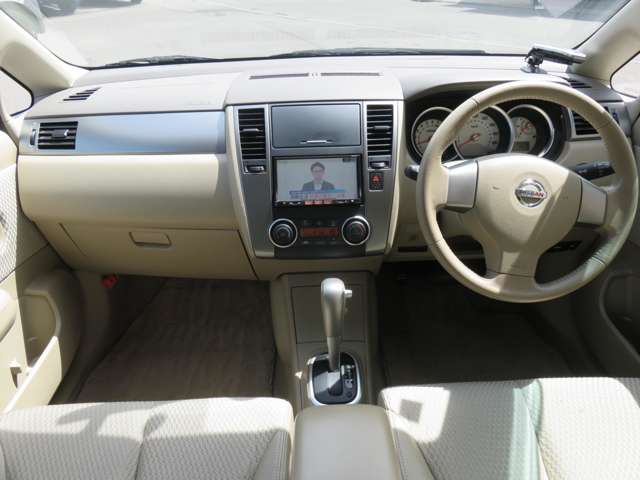 2011 Nissan Tiida – thumbnail 3