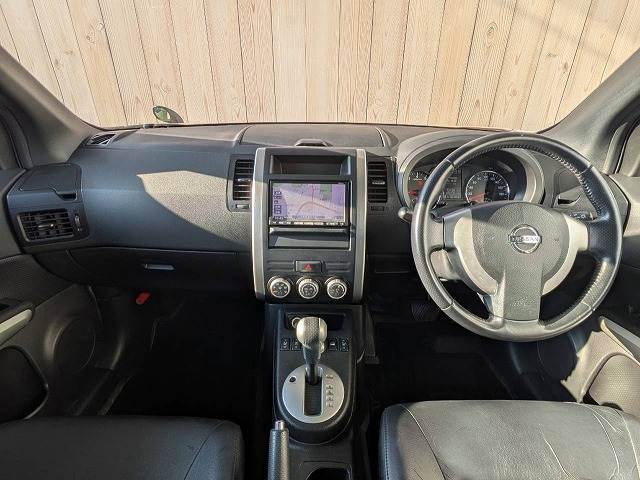 2011 Nissan X-Trail – thumbnail 2