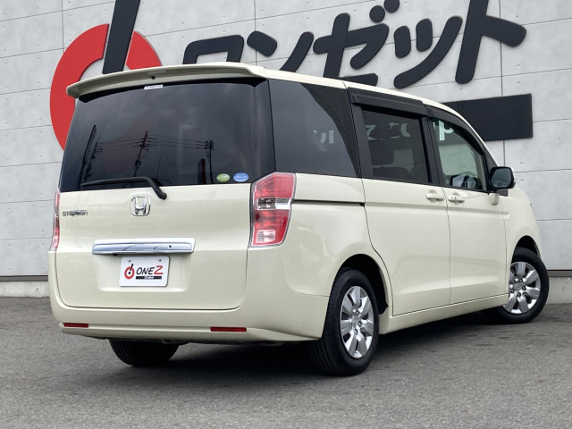 2011 Honda Stepwgn – thumbnail 3