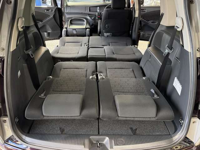 2011 Toyota Isis – thumbnail 4