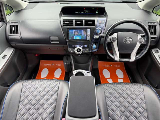 2011 Toyota Prius Alpha – thumbnail 2