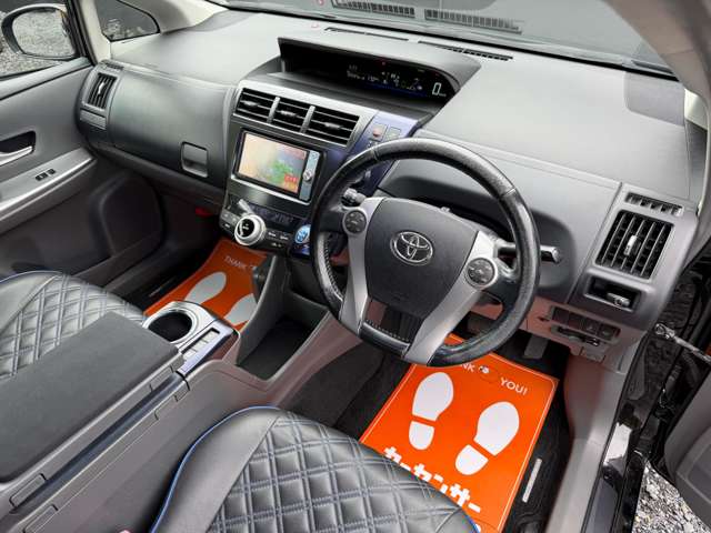 2011 Toyota Prius Alpha – thumbnail 3