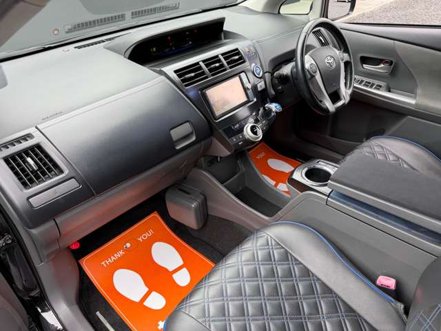 2011 Toyota Prius Alpha – thumbnail 4