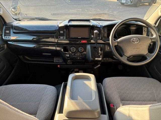 2008 Toyota Hiace – thumbnail 3