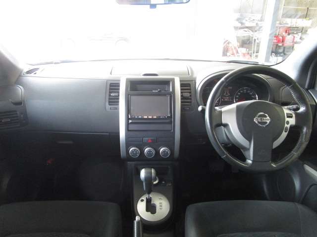 2011 Nissan X-Trail – thumbnail 2