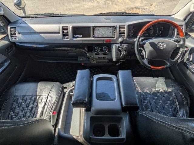 2008 Toyota Hiace – thumbnail 3