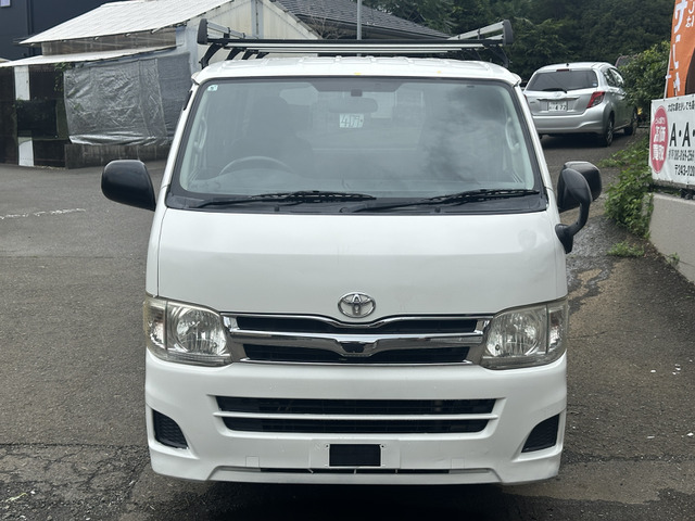 2011 Toyota Hiace – thumbnail 2