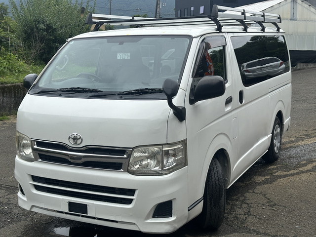 2011 Toyota Hiace – thumbnail 3