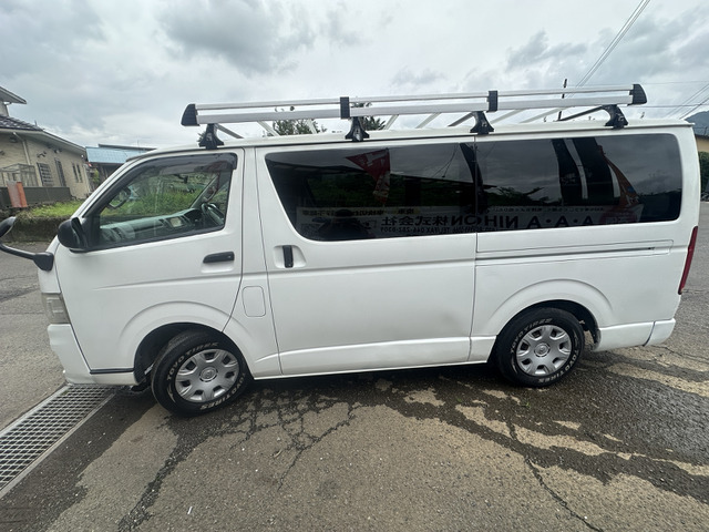 2011 Toyota Hiace – thumbnail 4