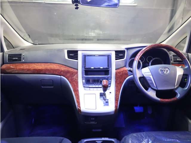 2011 Toyota Vellfire – thumbnail 4