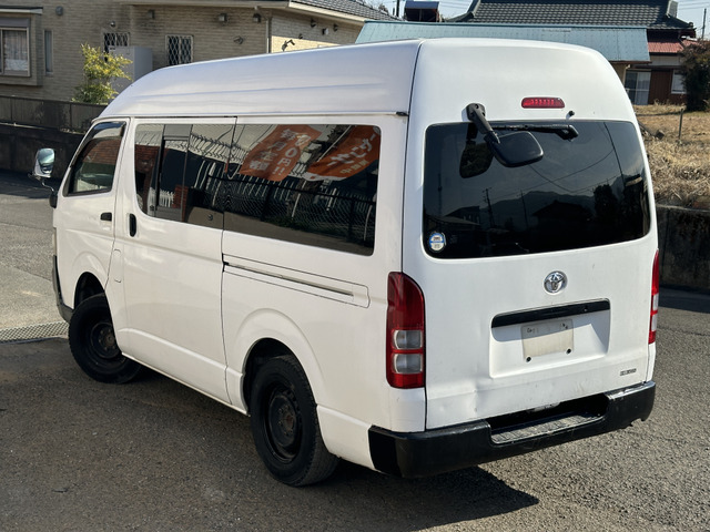 2009 Toyota Hiace – thumbnail 2