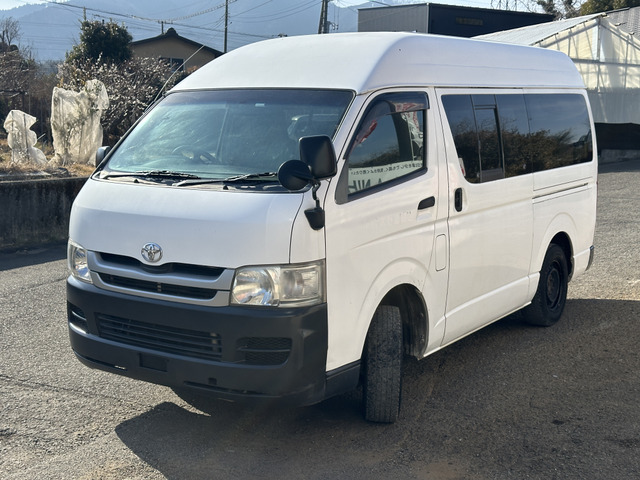 2009 Toyota Hiace – thumbnail 3