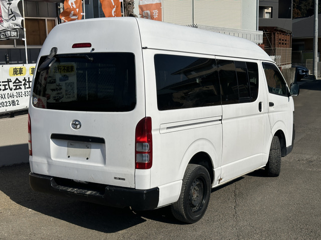 2009 Toyota Hiace – thumbnail 4