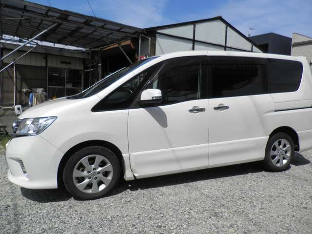 2011 Nissan Serena – thumbnail 4