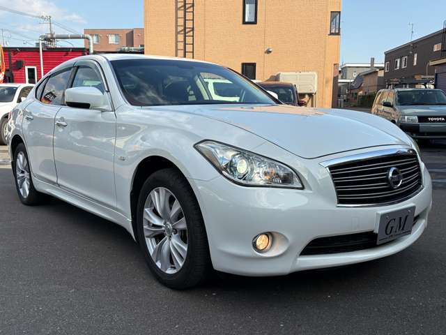 2010 Nissan Fuga – thumbnail 3