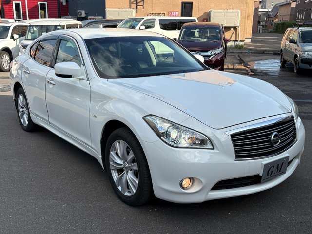 2010 Nissan Fuga – thumbnail 4