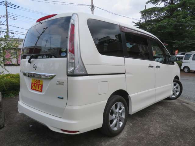 2011 Nissan Serena – thumbnail 2
