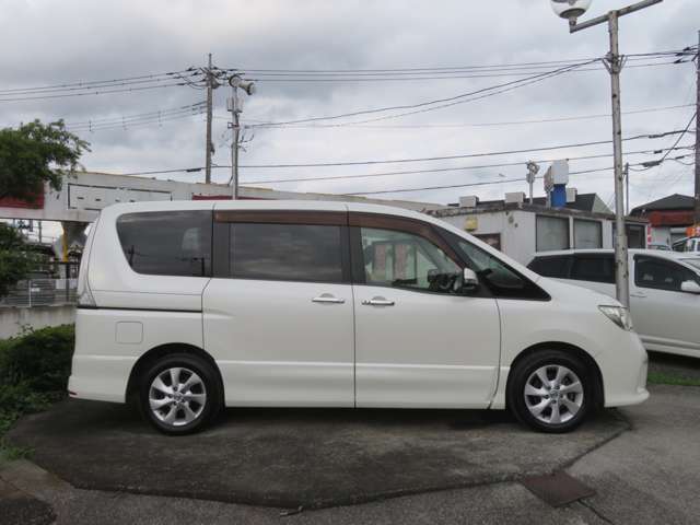 2011 Nissan Serena – thumbnail 3