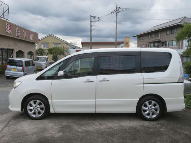 2011 Nissan Serena – thumbnail 4