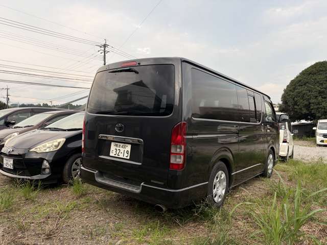 2005 Toyota Hiace – thumbnail 4