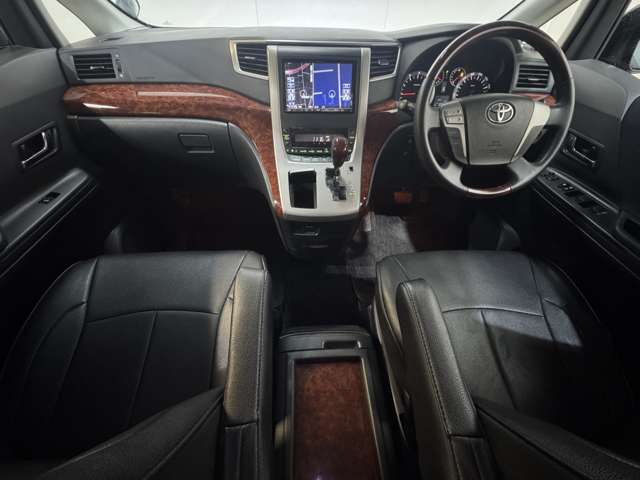 2011 Toyota Alphard – thumbnail 3