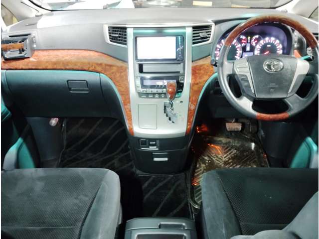 2010 Toyota Alphard – thumbnail 2