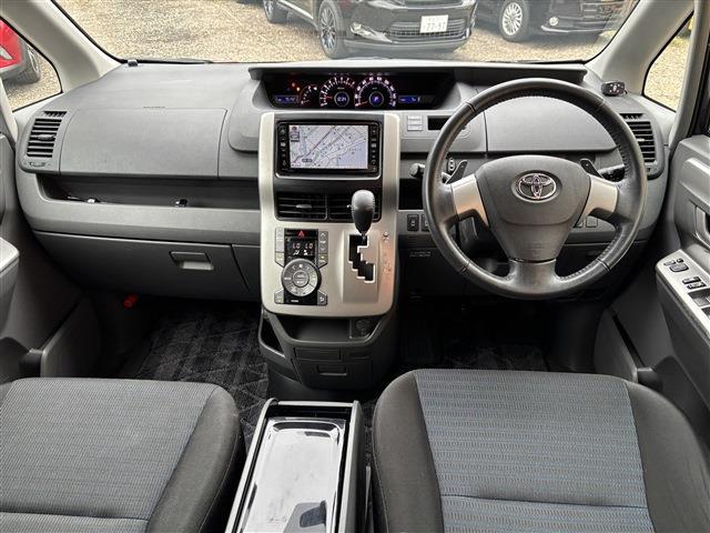 2008 Toyota Voxy – thumbnail 2