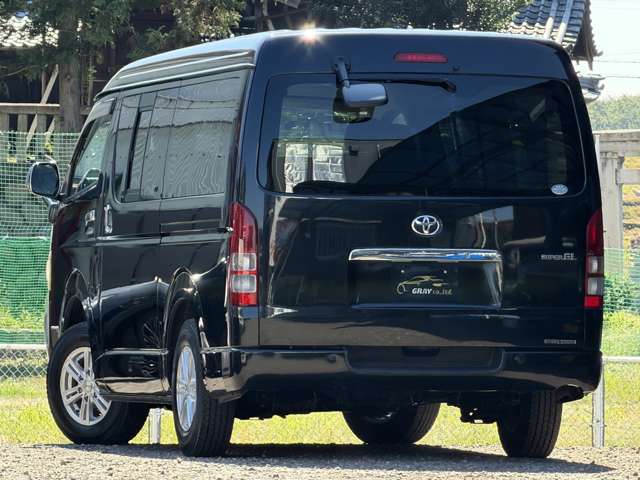 2009 Toyota Hiace – thumbnail 4