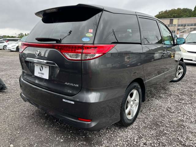 2010 Toyota Estima – thumbnail 2