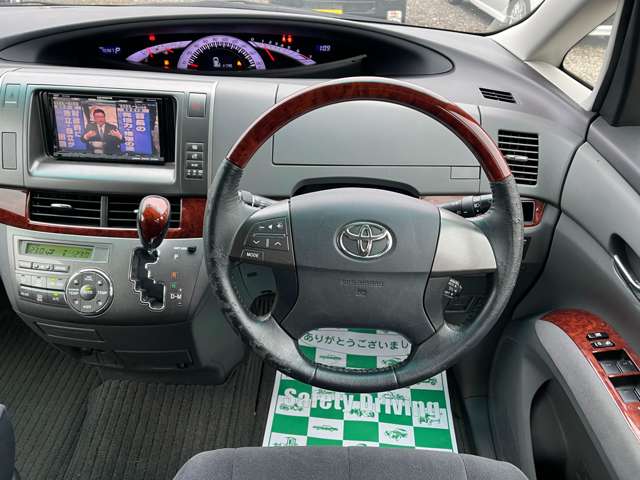 2010 Toyota Estima – thumbnail 3