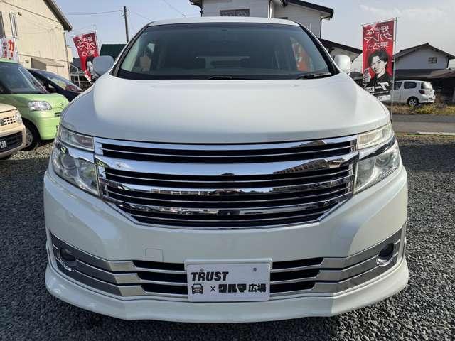 2011 Nissan Elgrand – thumbnail 3