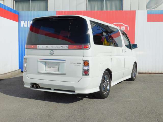 2008 Nissan Elgrand – thumbnail 2