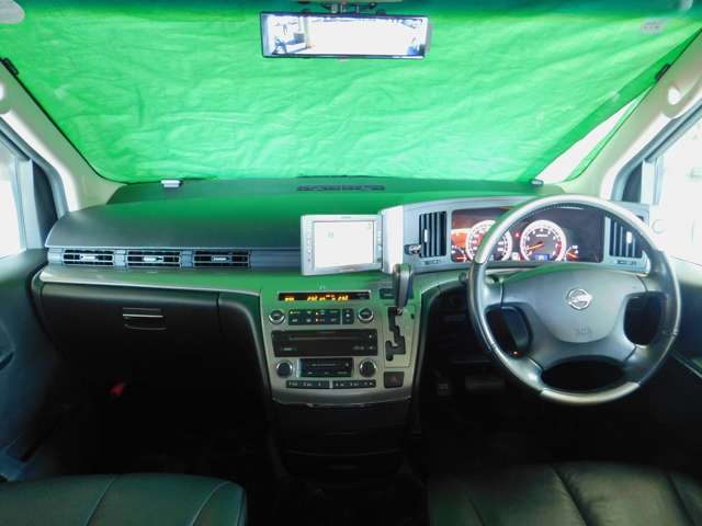 2008 Nissan Elgrand – thumbnail 3