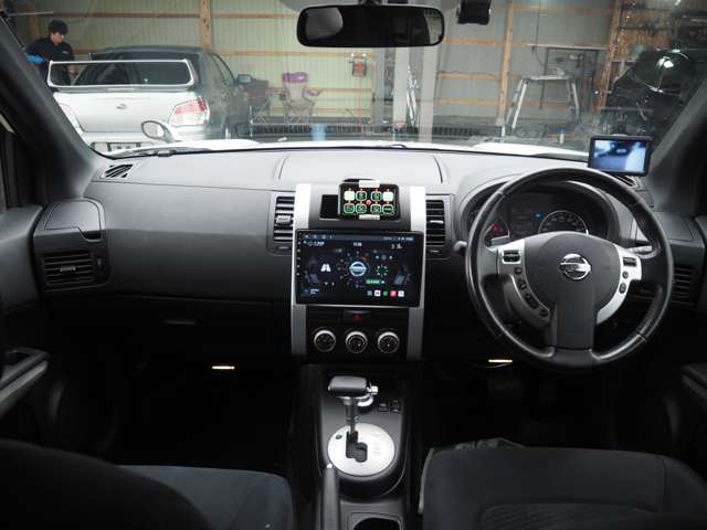 2011 Nissan X-Trail – thumbnail 2