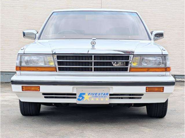 1987 Nissan Gloria – thumbnail 4