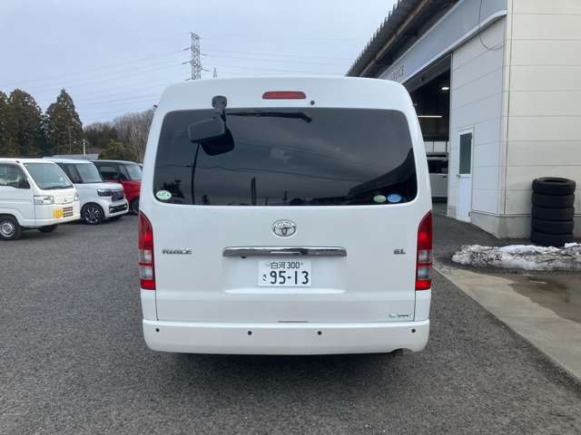 2011 Toyota Hiace – thumbnail 4