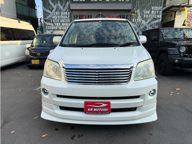 2005 Toyota Noah – thumbnail 2