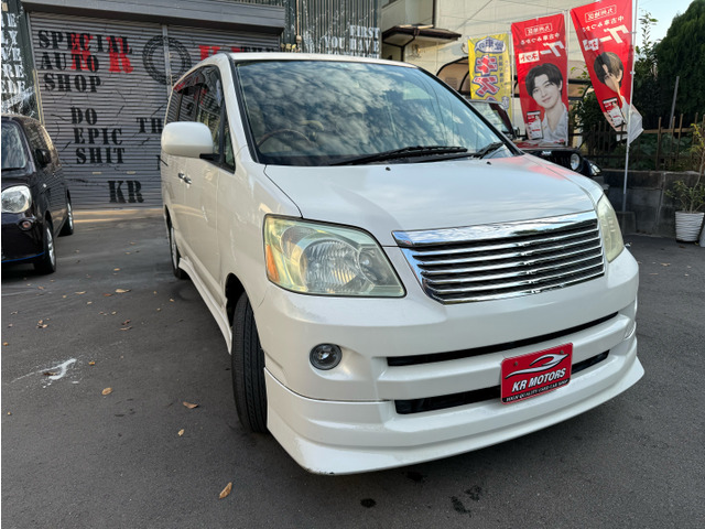 2005 Toyota Noah – thumbnail 3
