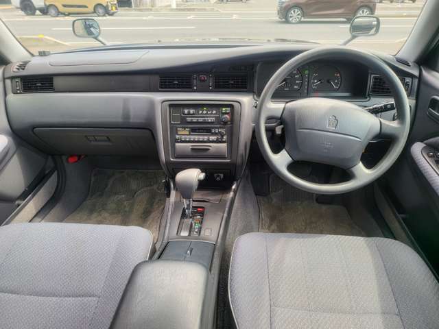 1996 Toyota Crown Sedan – thumbnail 3