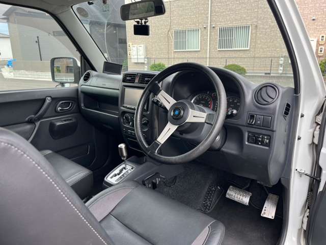 2011 Suzuki Jimny – thumbnail 3