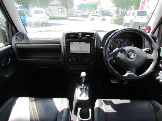 2011 Suzuki Jimny – thumbnail 2