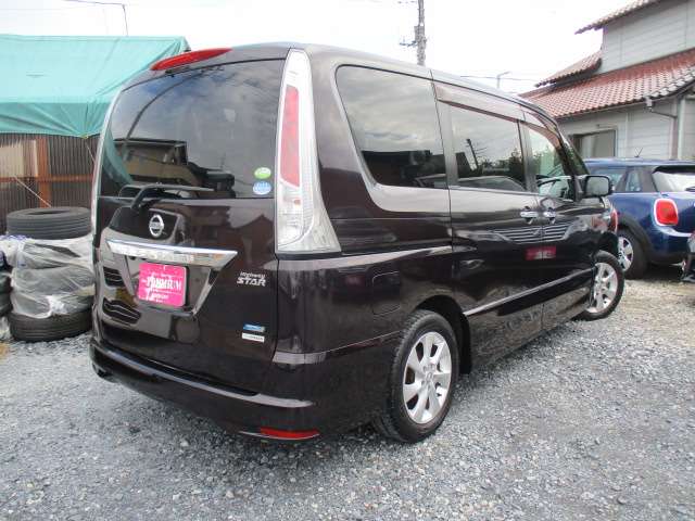2011 Nissan Serena – thumbnail 2