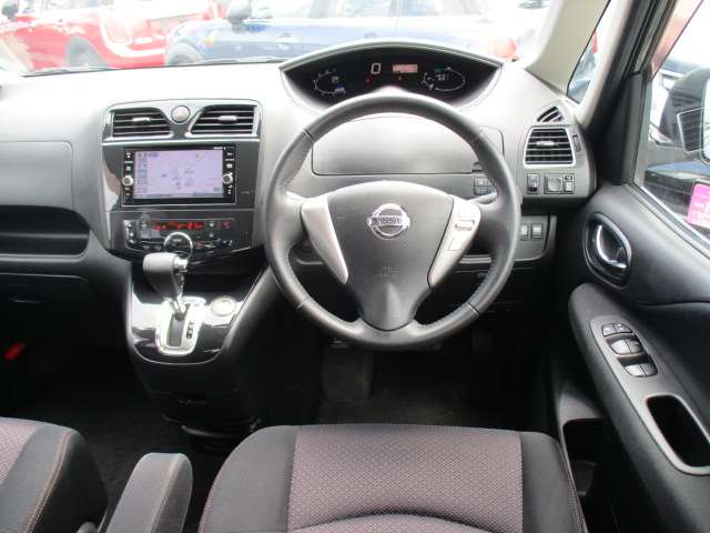 2011 Nissan Serena – thumbnail 3